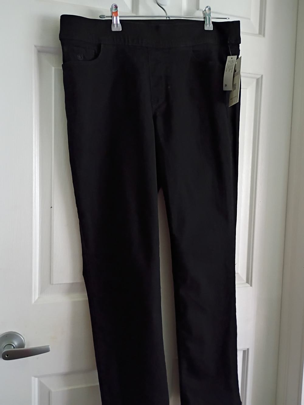 Gloria Vanderbilt Straight Leg Jeans in Black